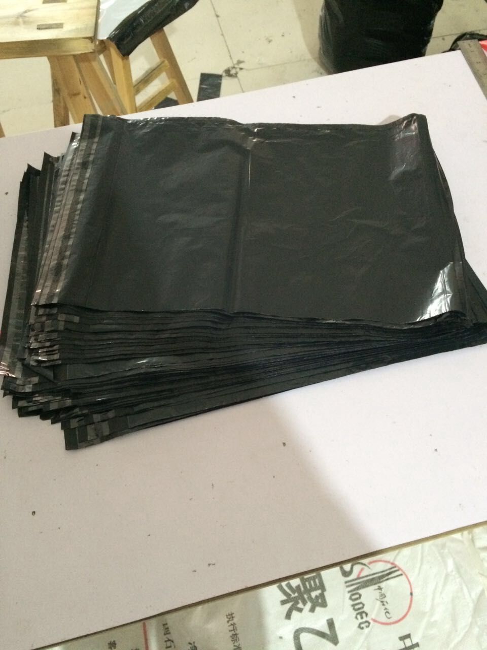  快遞袋廠家使用吹膜填充母料能降低多少成本呢？
